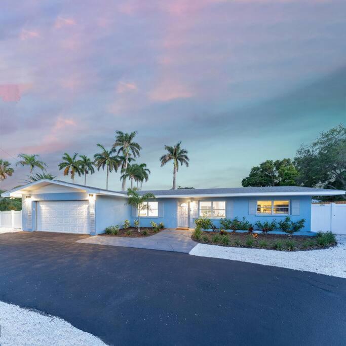 Paradise By The River Hottub Pool Near Beaches in Bradenton, United States