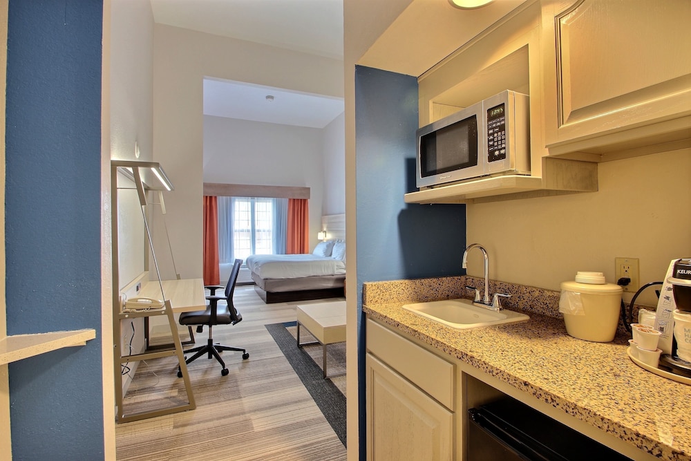 Holiday Inn Express Hotel & Suites Milwaukee Airport by IHG - photo 12