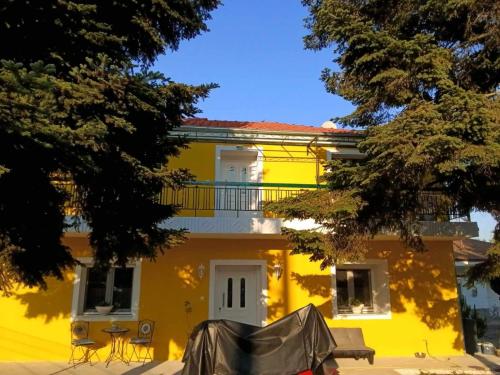 Yellow House — 4-Star Luxury Hotel in Eleftheroupolis, Greece