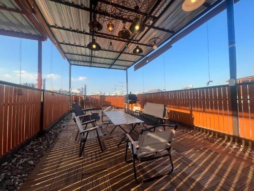 4 Bedroom House with Beautiful Rooftop near BTS Ekkamai