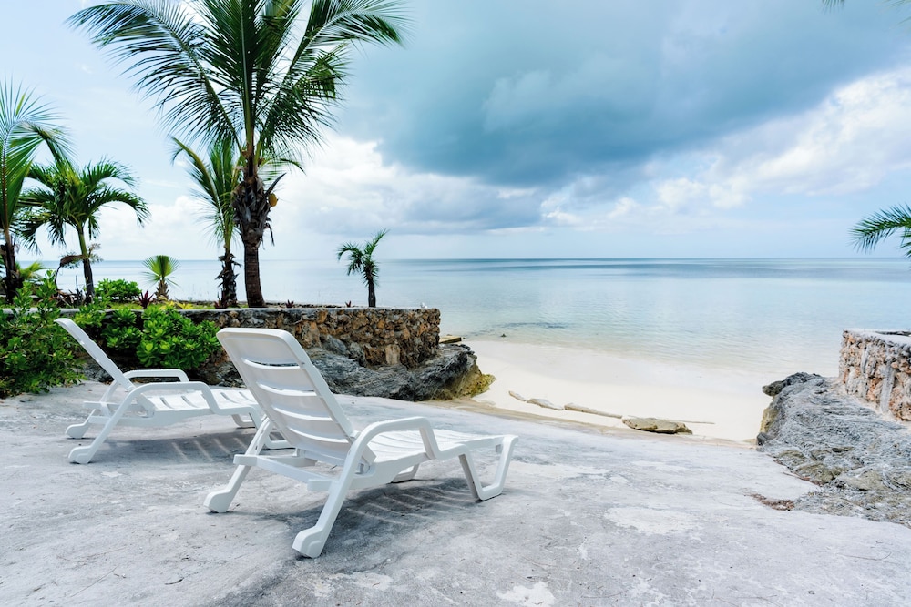 Caribbean Haven Secluded Retreat With Stunning Ocean Views — Unknown City