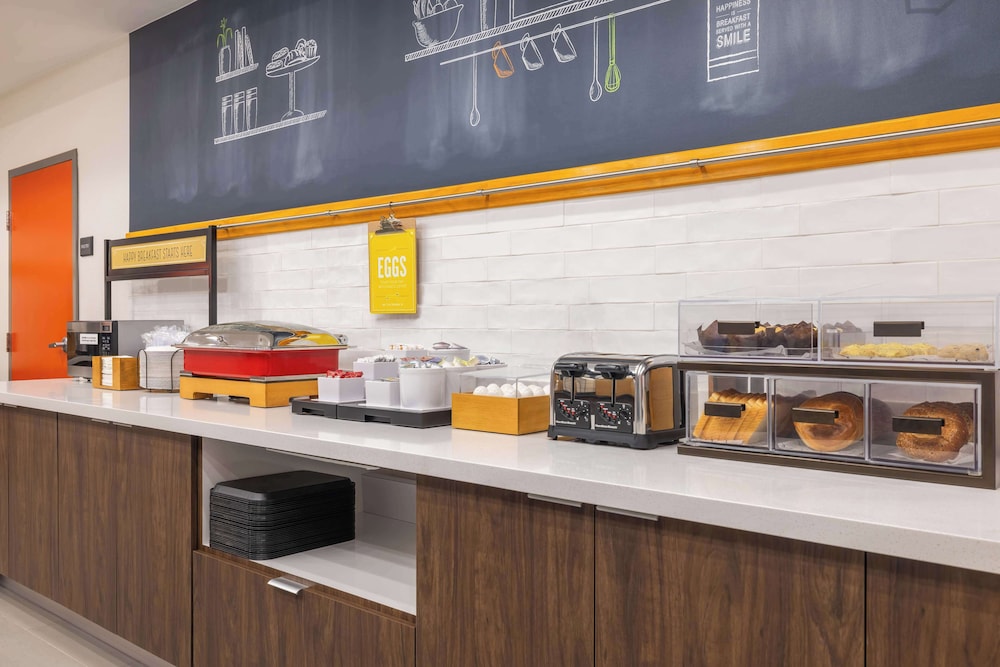Hampton Inn & Suites Brenham - photo 40