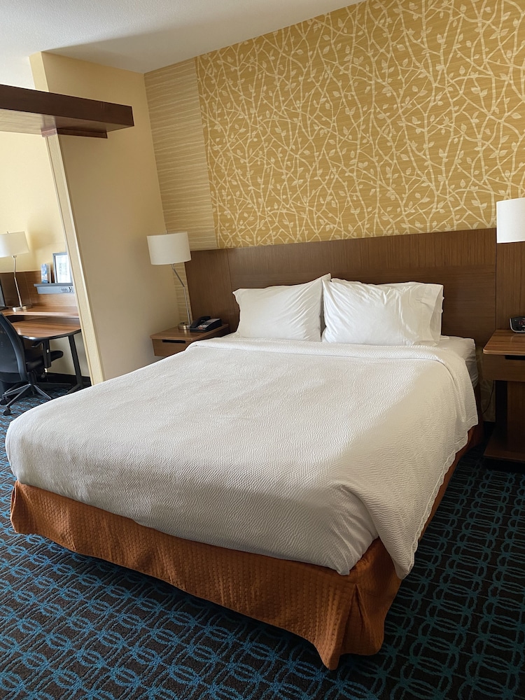 Fairfield Inn & Suites by Marriott Hollister - photo 5