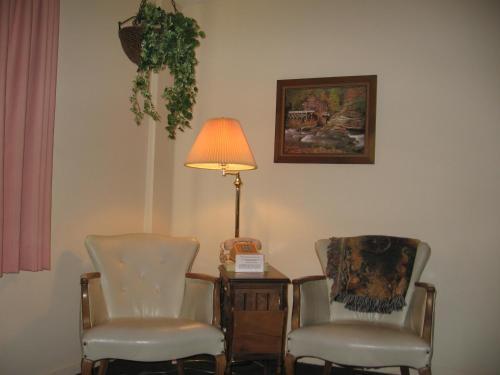White Columns Motel - photo 18