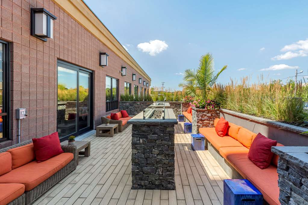 Comfort Inn & Suites Logan International Airport - photo 19