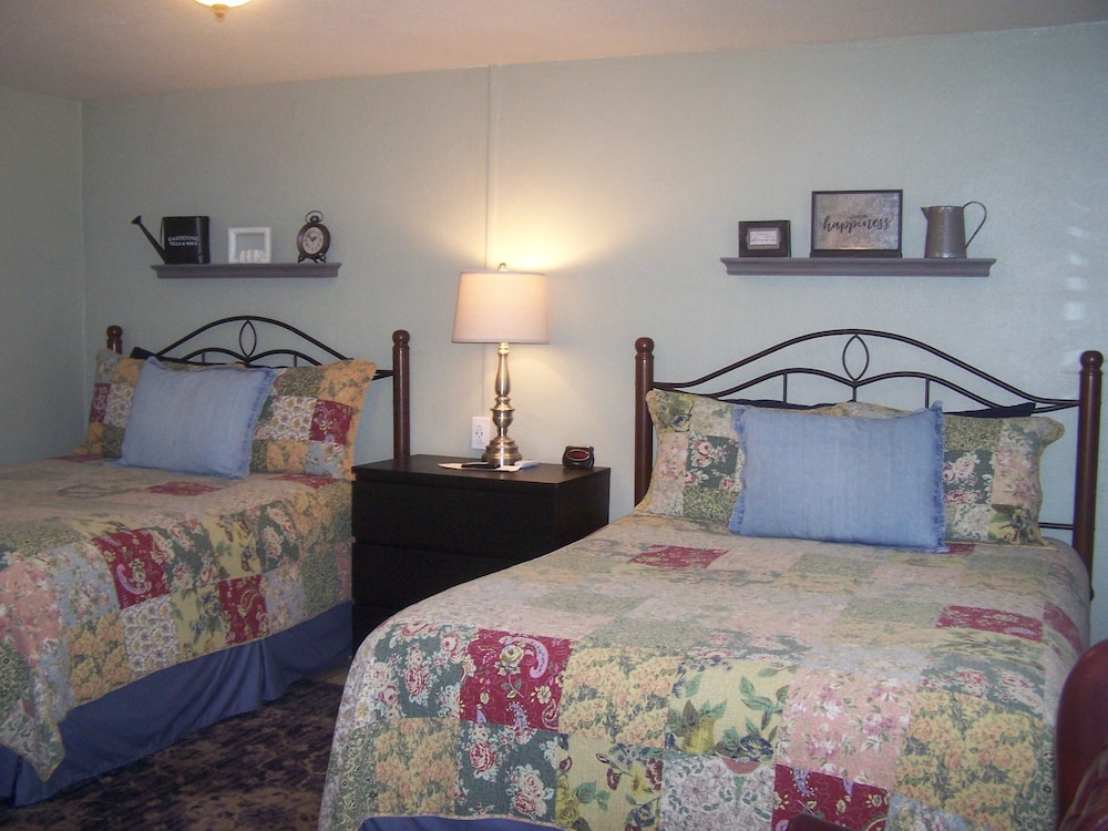 Blanco County Inn - photo 40