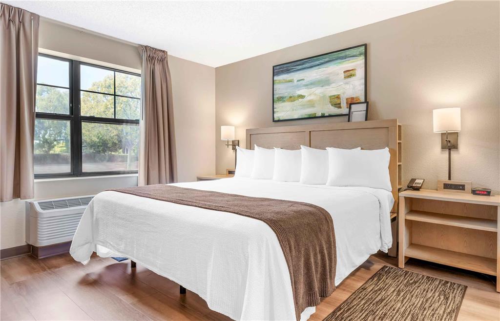 Extended Stay America Suites Carlsbad Village by the Sea - photo 37
