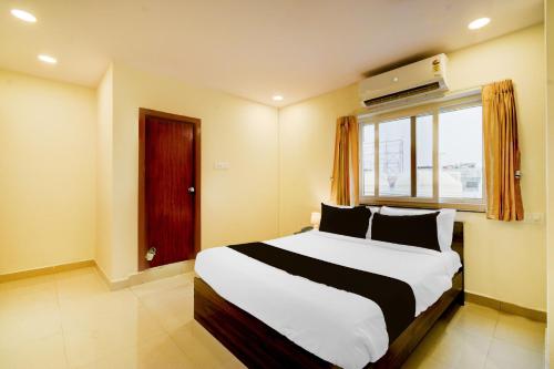 Super Townhouse De Alphabet Hotel Gandimaissamma — 4-Star Luxury Hotel in Hyderabad, India