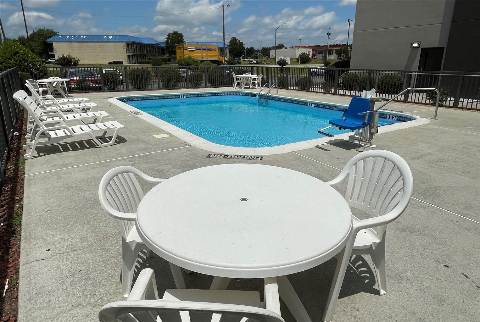 La Quinta Inn & Suites by Wyndham Fayetteville I 95 - photo 10