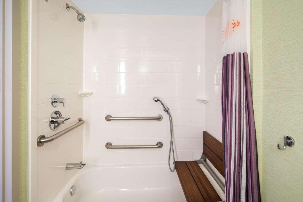 La Quinta Inn & Suites by Wyndham Orange County Airport - photo 18