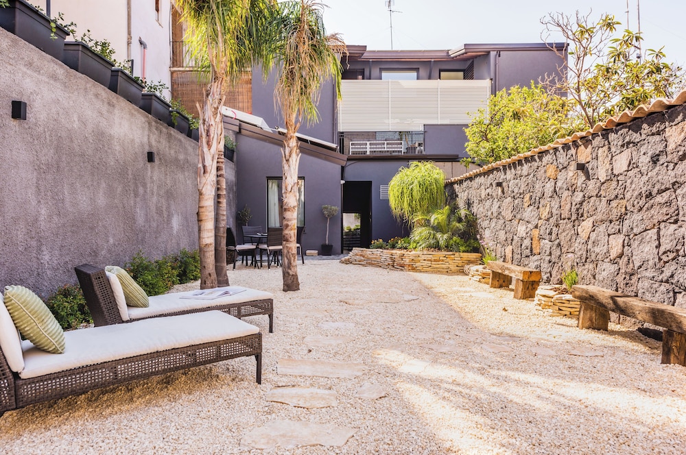 Leone Apartment with Garden by Wonderful Italy — 4-Star Luxury Hotel in Catania, Italy