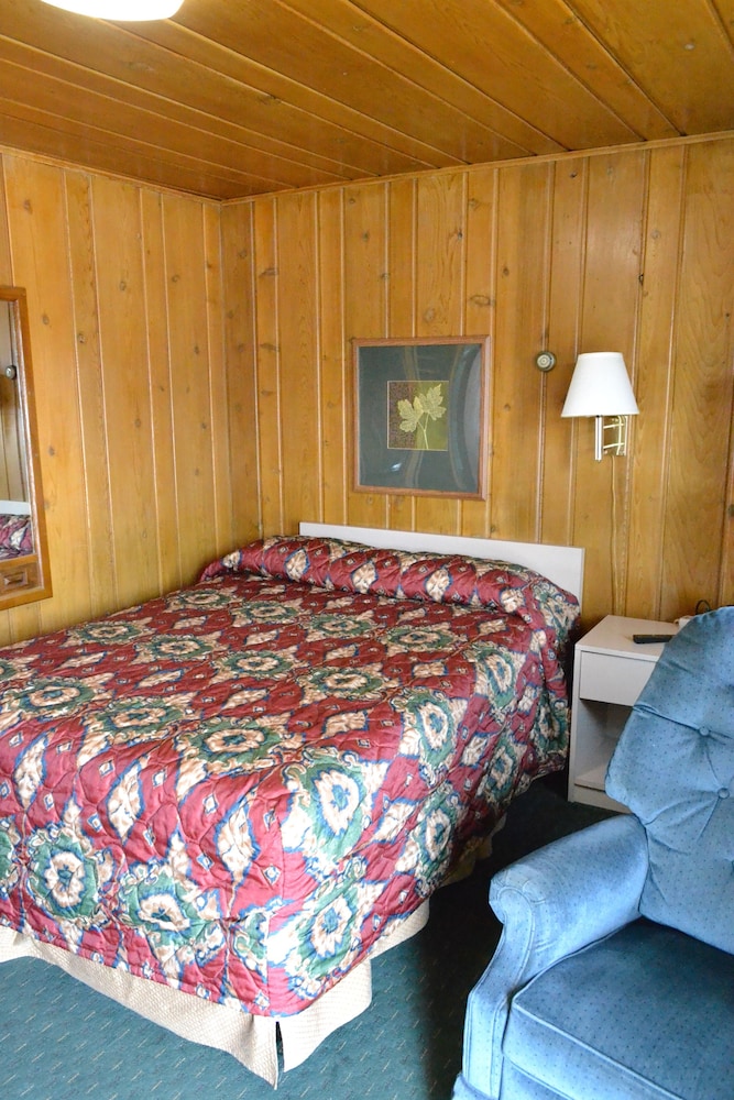 Innkeeper Motel - photo 25