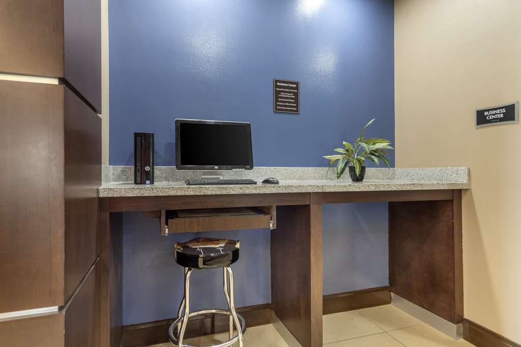 Best Western Plus Longhorn Inn & Suites - photo 32