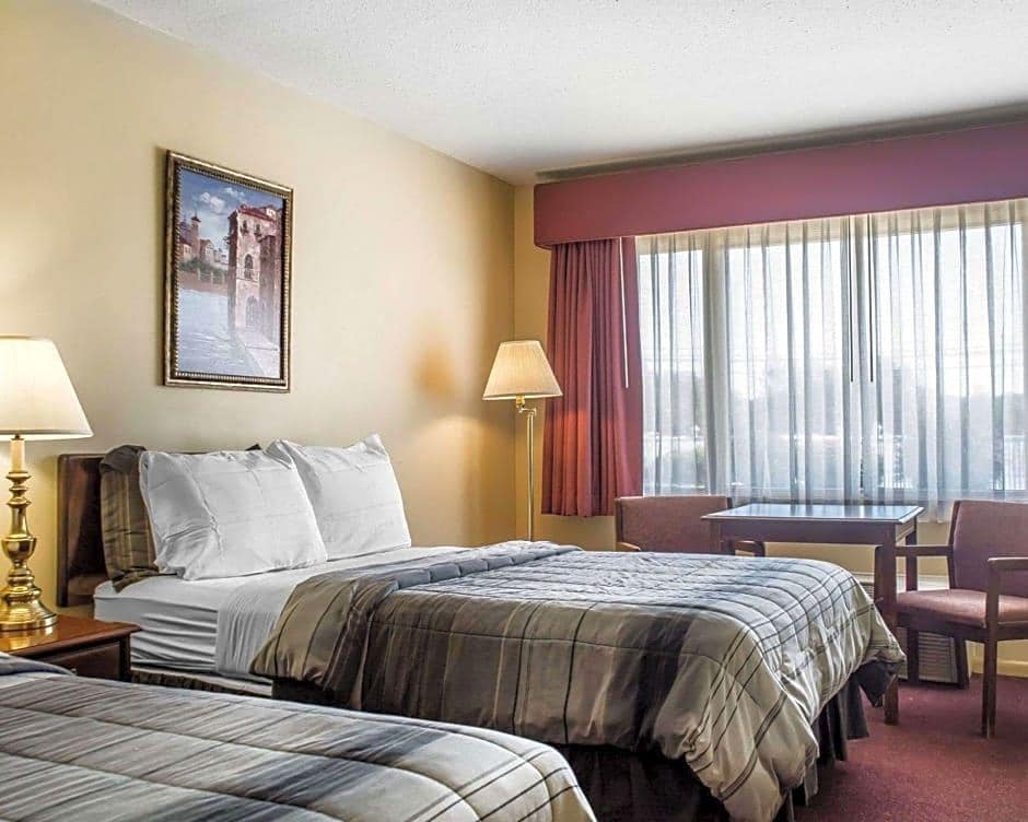 Rodeway Inn Marshall Manor - photo 8