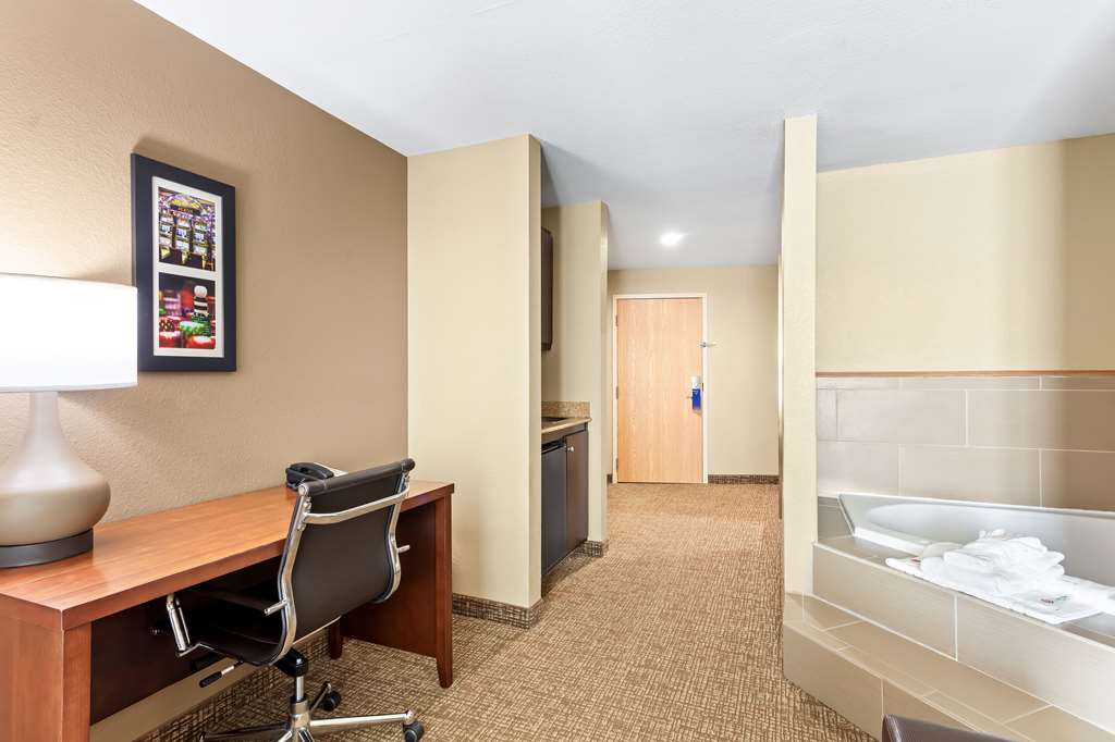Comfort Suites Gulfport Central - photo 22