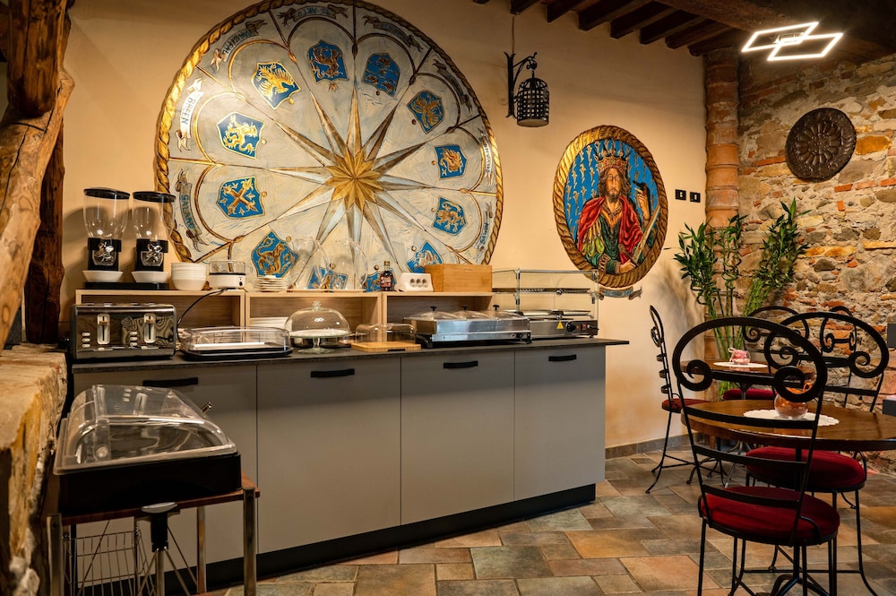 Luxury Corte di Re Artu — 4-Star Luxury Hotel in Lucca, Italy