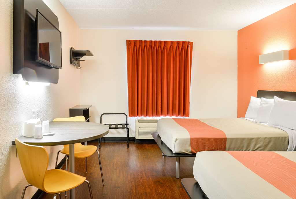 Motel 6 Toledo OH - photo 8
