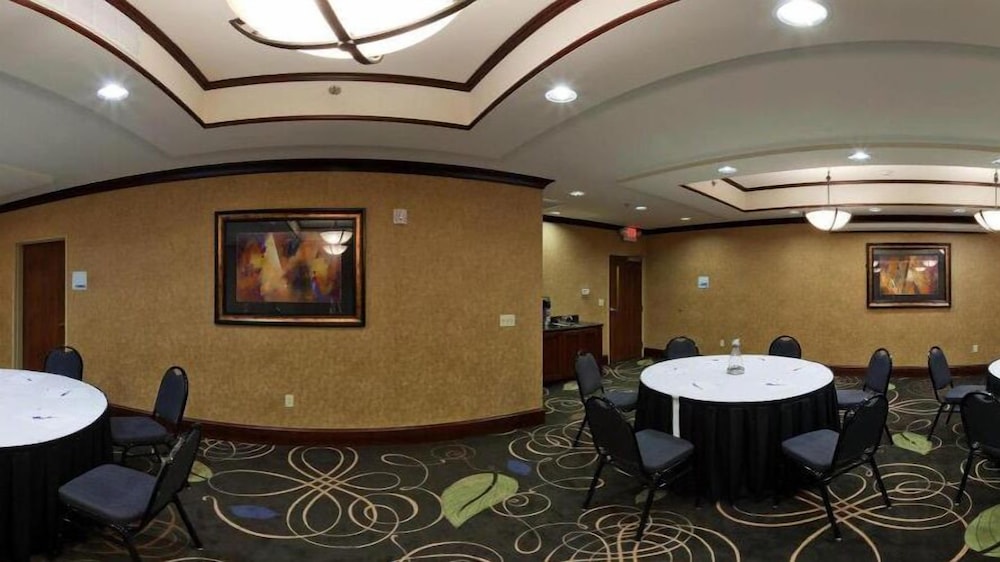 Holiday Inn Express Hotel & Suites POTEAU by IHG - photo 19
