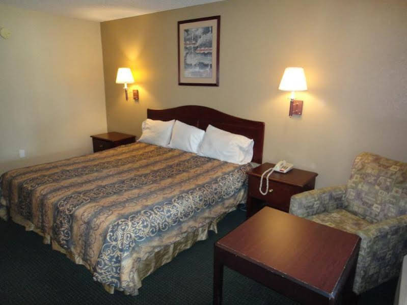 Relax Inn Charlotte - photo 14