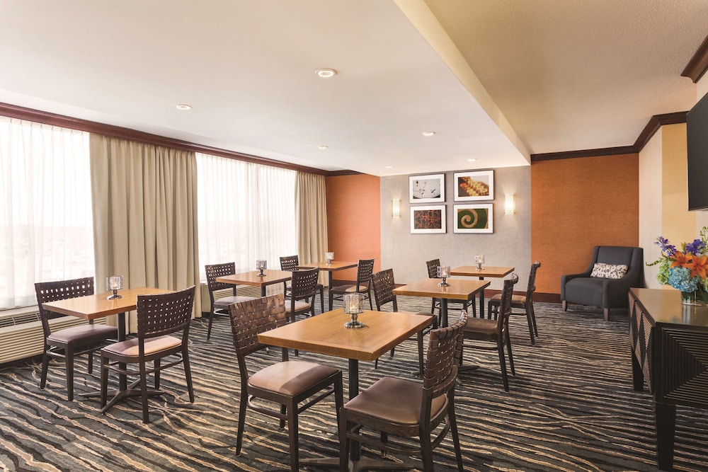 Hilton Knoxville Airport - photo 46