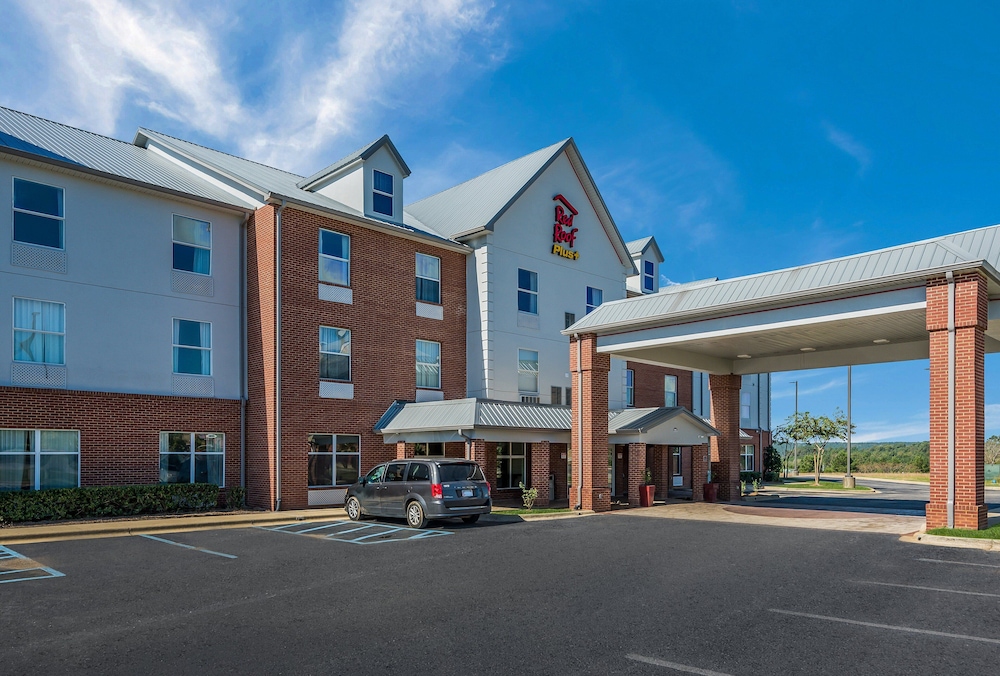 Red Roof Inn PLUS & Suites Birmingham Bessemer - photo 31