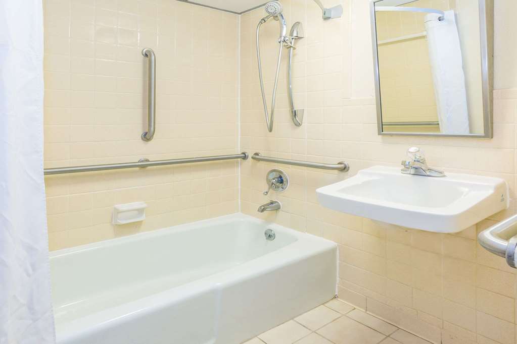 Days Inn by Wyndham Valdosta Near Valdosta Mall - photo 6