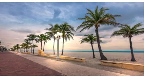 Enjoy our brand new home close to Hollywood in Hallandale Beach — 4-Star Luxury Hotel in Hallandale Beach, United States
