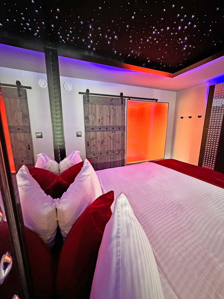 Imperial Suites Adults Only - photo 10