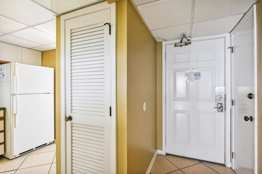 Edgewater Resort by Book That Condo - photo 5