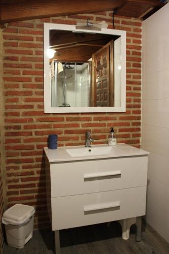 Casa Rural La Aceña de Huerta — 4-Star Luxury Hotel in Huerta, Spain