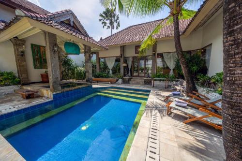 Villa CHANDI 2 Legian Seminyak 5 Bedroom 4 Bathroom Villa Great Location — 4-Star Luxury Hotel in Seminyak, Indonesia