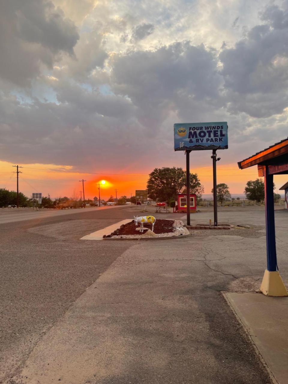 Four Winds Motel — hotel in Carrizozo
