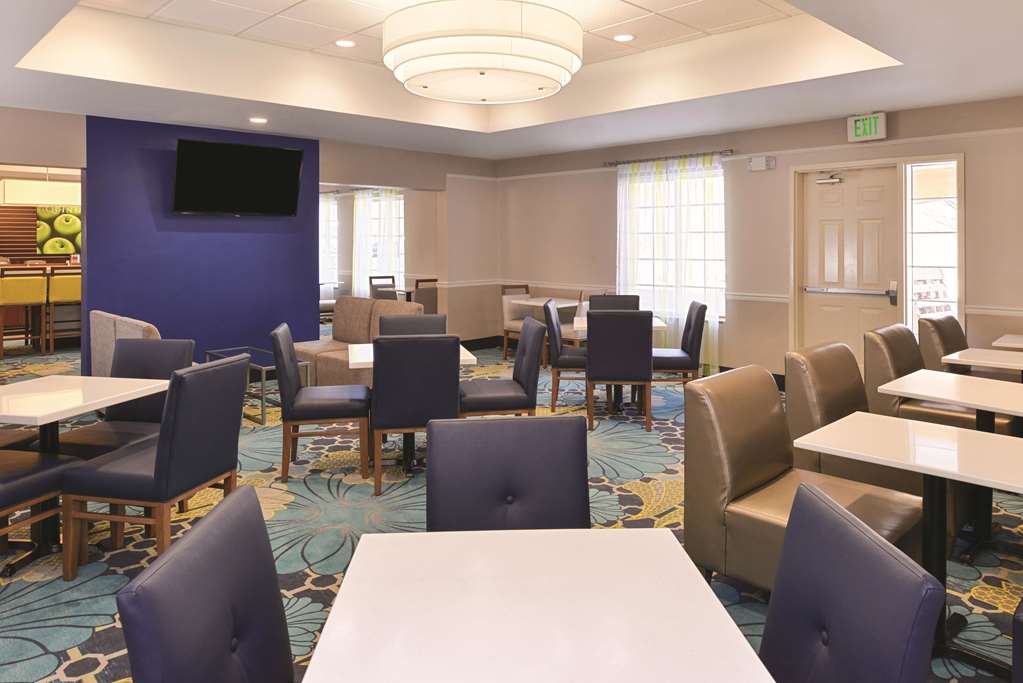 La Quinta Inn & Suites by Wyndham Ruidoso Downs - photo 48