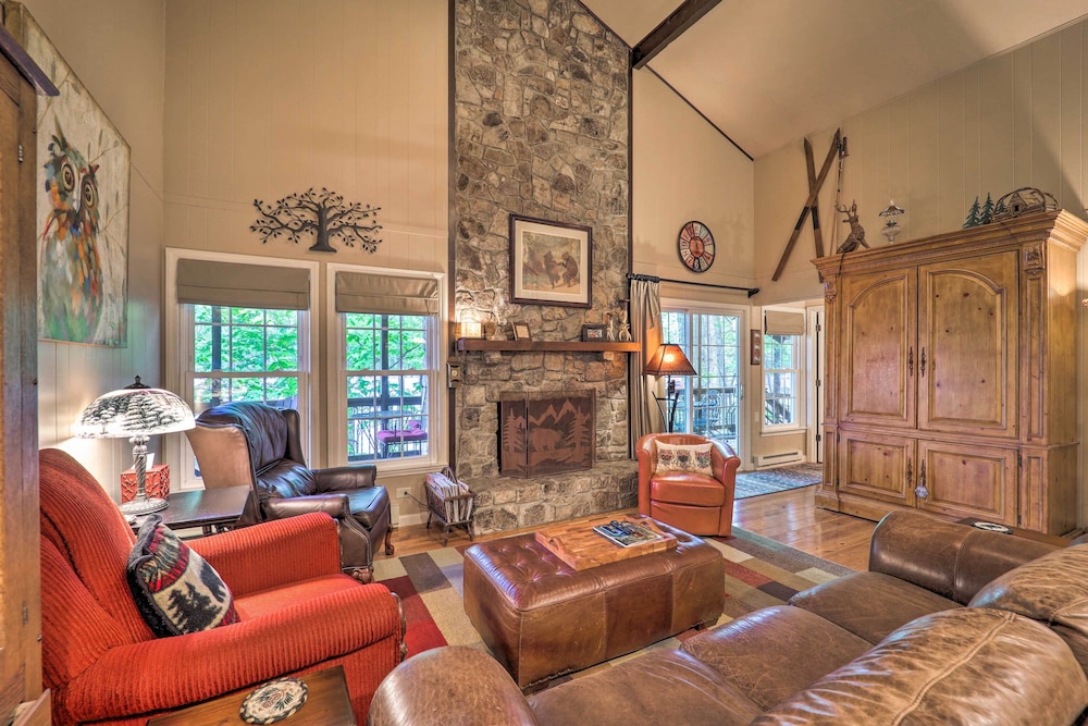 Beech Mountain Escape with Mtn Views And Fireplace — 4-Star Luxury Hotel in Banner Elk, United States