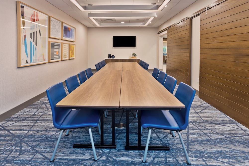 Holiday Inn Express Columbus Northeast - photo 43