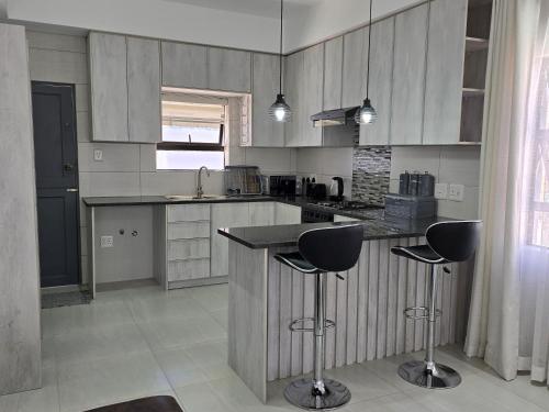 Executive 2 bedroom Serenity apartment in Wendywood Sandton with its own entrance — 4-Star Luxury Hotel in Johannesburg, South Africa