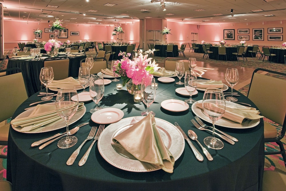 Holiday Inn & Suites Virginia Beach North Beach by IHG - photo 71