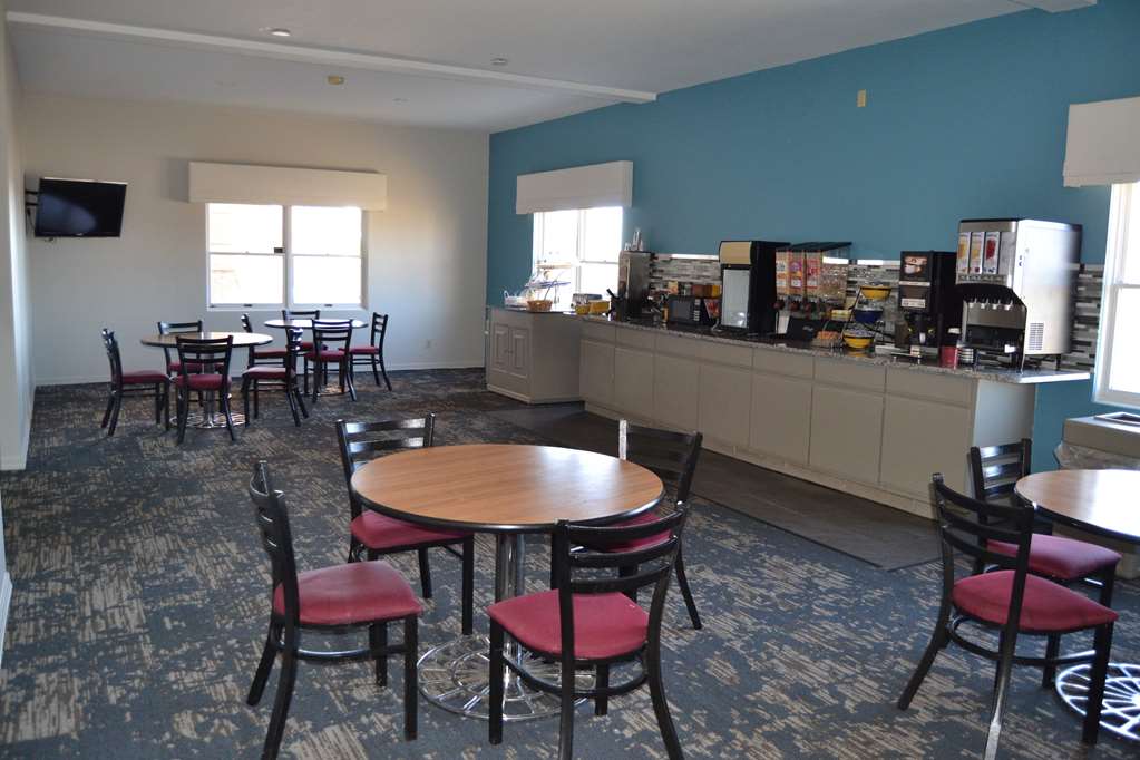 Days Inn and Suites by Wyndham Sikeston - photo 42