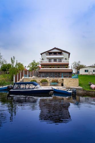 Pensiunea Pestisorul — 4-Star Luxury Hotel in Tulcea, Romania