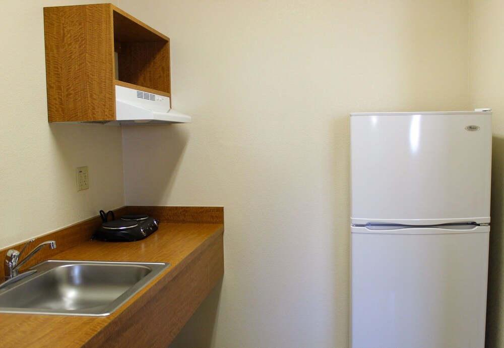 America's Best Inn & Suites Hawthorne - photo 9