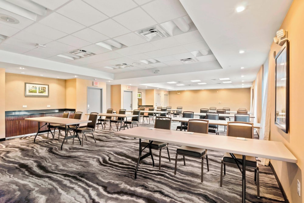 Fairfield by Marriott Inn & Suites St Petersburg North - photo 35