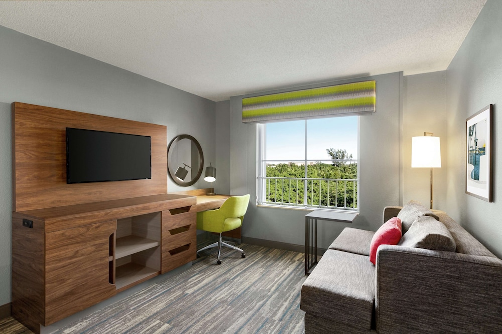 Hampton Inn & Suites Fort Lauderdale Airport - photo 11