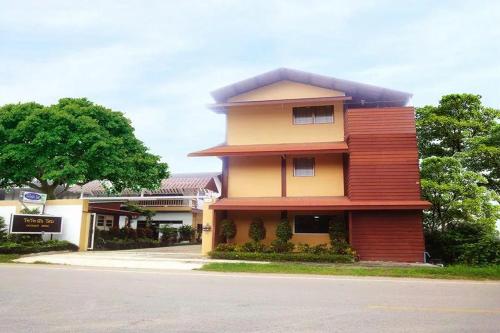 Coconut Home Resort in Damnoen Saduak, Thailand