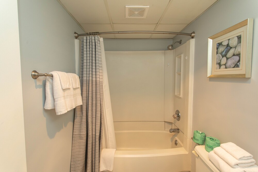 Royal Garden Resort 705 2 Bedroom Condo by RedAwning - photo 31