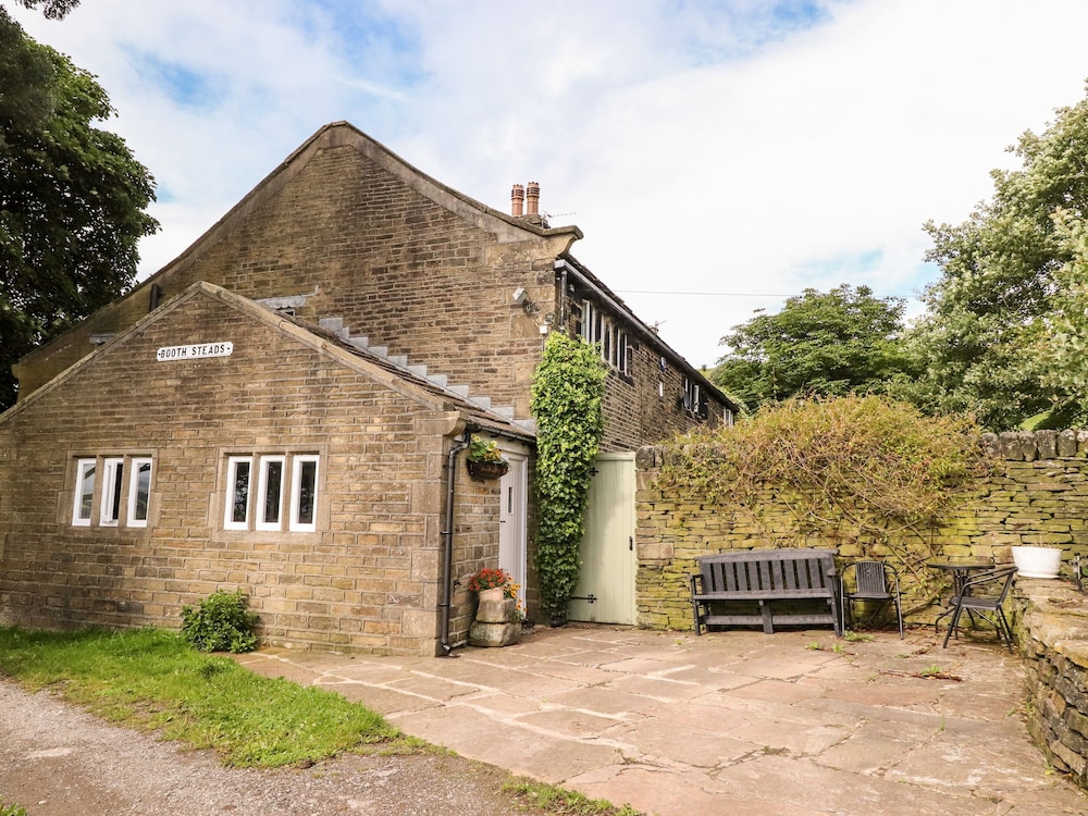 Boothsteads Farm Cottage — 4-Star Luxury Hotel in Halifax, United Kingdom