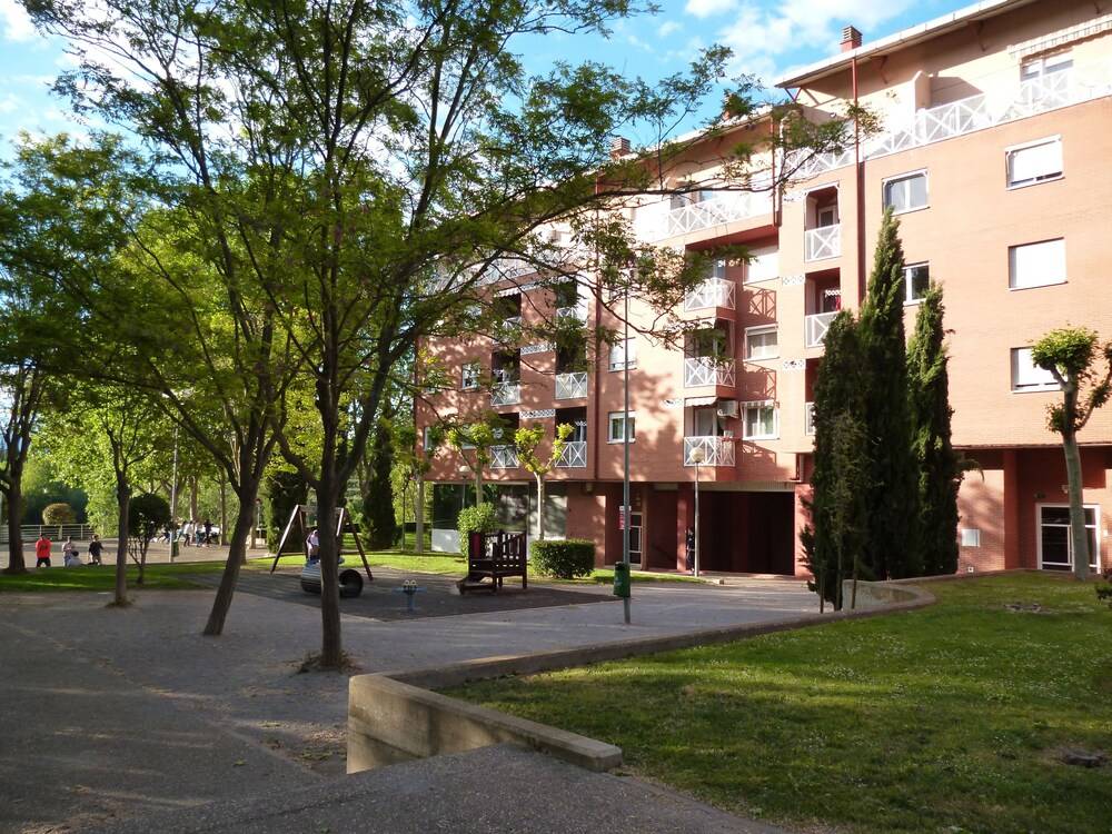 Logrocity Puerta Del Ebro Parking Privado Gratis — 4-Star Luxury Hotel in Logrono, Spain