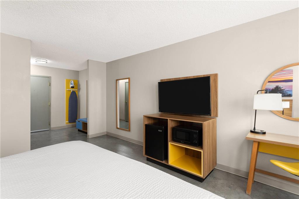 Days Inn by Wyndham Rawlins - photo 14