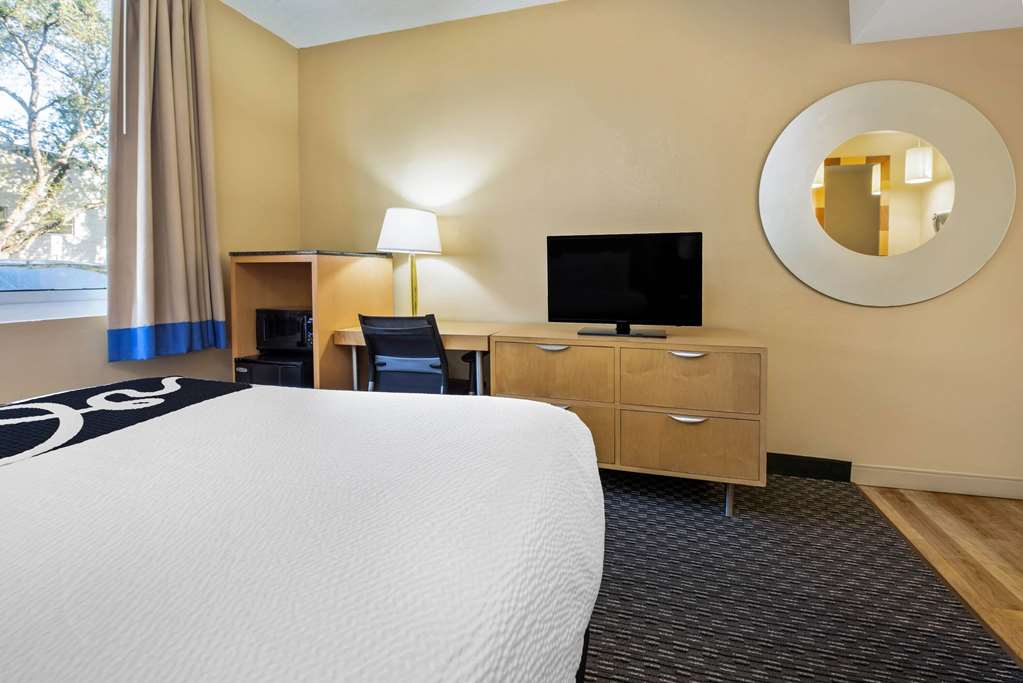 La Quinta Inn & Suites by Wyndham West Palm Beach Airport - photo 15
