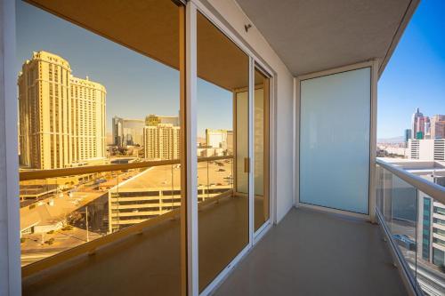 No Resort Fee Strip View Balcony Free Valet Pool