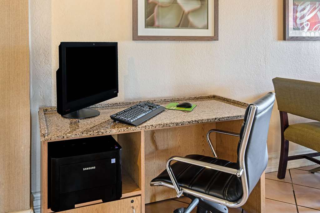 La Quinta Inn by Wyndham Amarillo Mid City - photo 41